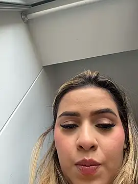 Snapshot of itsdanividarte chatting on December 21, 2025, 6:15 pm itsdanividarte online show from December 21, 2025, 6:15 pm