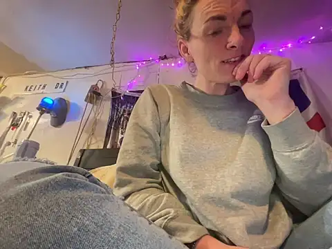 Snapshot of arianna1993 chatting on February 6, 2026, 8:51 am arianna1993 online show from February 6, 2026, 8:51 am