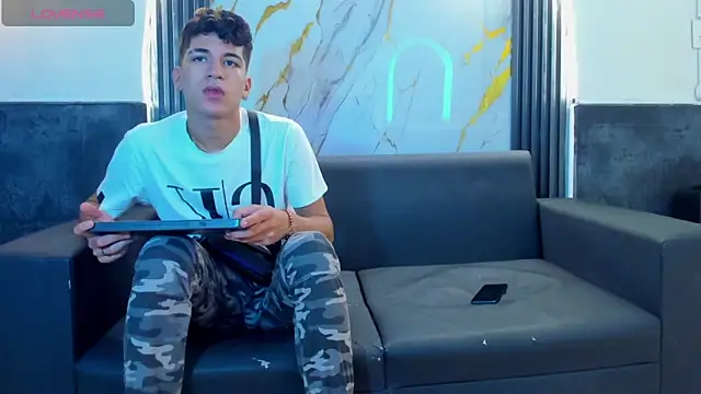 Stiben boy online show from December 15, 2025, 12:31 pm