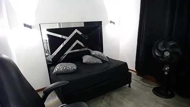 MarianaRojas  online show from March 4, 2026, 4:07 am