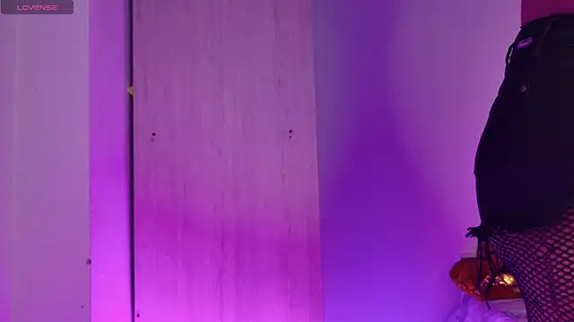 Snapshot of miamiller188 chatting on November 6, 2025, 12:00 am miamiller188 online show from November 6, 2025, 12:00 am