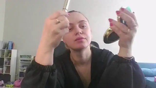 Snapshot of Cynoraye chatting on February 12, 2026, 10:21 am Cynoraye online show from February 12, 2026, 10:21 am