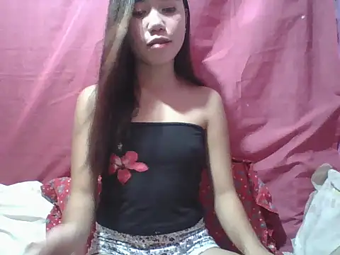 Snapshot of SweetPussie18x chatting on March 27, 2026, 8:37 am SweetPussie18x online show from March 27, 2026, 8:37 am