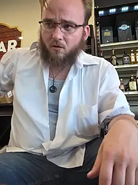 Snapshot of bear8t chatting on May 25, 2026, 9:54 pm bear8t online show from May 25, 2026, 9:54 pm