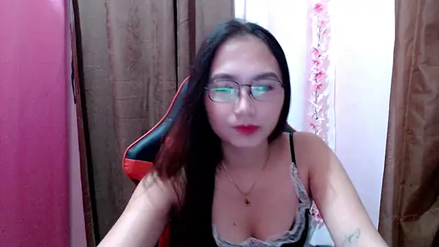 Snapshot of pinayscarlet chatting on October 12, 2025, 11:42 am pinayscarlet online show from October 12, 2025, 11:42 am
