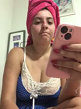 Snapshot of larj021bb chatting on February 12, 2026, 11:00 pm larj021bb online show from February 12, 2026, 11:00 pm