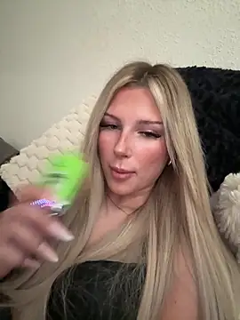 blondeeee online show from April 8, 2026, 3:56 pm