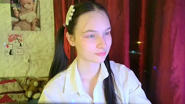 Snapshot of LolaVibe chatting on November 12, 2025, 7:13 pm LolaVibe online show from November 12, 2025, 7:13 pm