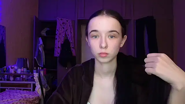 Emilia Light online show from March 14, 2026, 1:27 pm