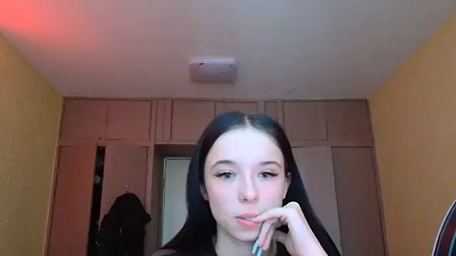 Emilia Light online show from April 17, 2026, 6:38 am