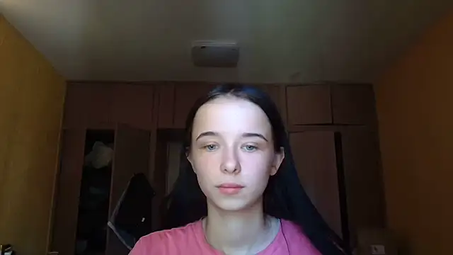 Emilia Light online show from June 1, 2026, 7:43 am