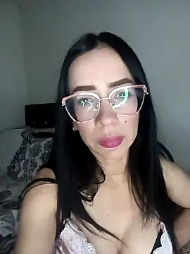 YaraDuartee online show from April 7, 2026, 1:28 am