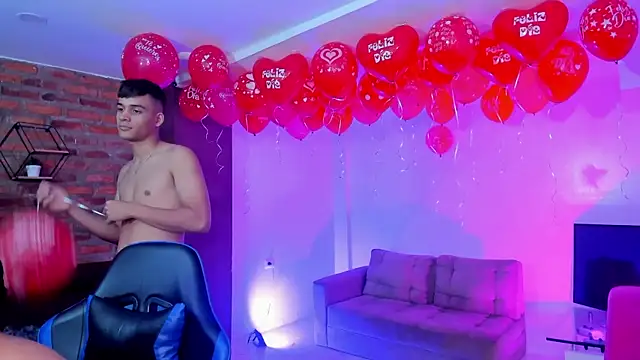 Snapshot of Spaceboys18 chatting on February 17, 2026, 3:03 am Spaceboys18 online show from February 17, 2026, 3:03 am