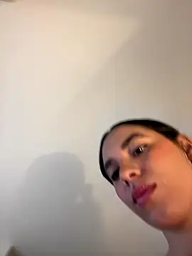 Capricho 01 online show from October 18, 2025, 12:39 pm