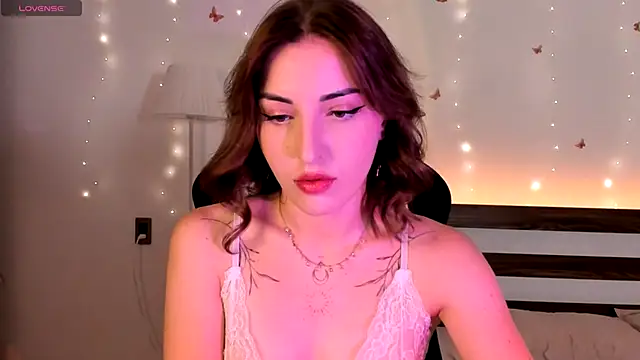 AmyVilvet  online show from November 4, 2025, 7:13 pm