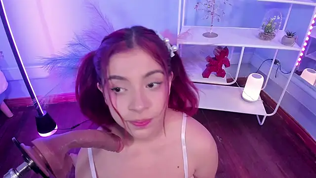 Snapshot of KathiaSaenz_ chatting on October 10, 2025, 4:00 am KathiaSaenz  online show from October 10, 2025, 4:00 am