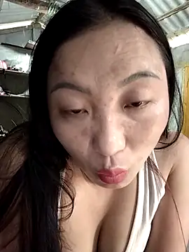 zhen-zo online show from April 24, 2026, 4:59 am