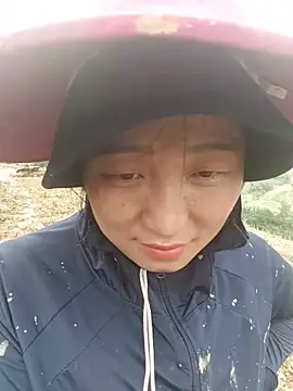 zhen-zo online show from May 15, 2026, 2:29 am