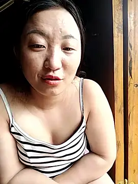 zhen-zo online show from May 18, 2026, 2:18 am
