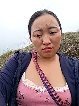 zhen-zo online show from May 19, 2026, 2:40 am