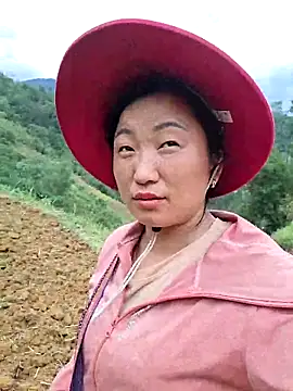 zhen-zo online show from May 24, 2026, 3:55 am