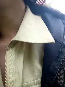 Snapshot of bree-zz chatting on February 2, 2026, 2:21 am bree-zz online show from February 2, 2026, 2:21 am