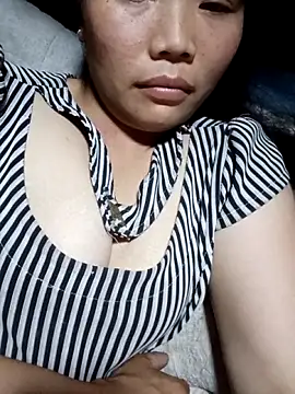 Snapshot of bree-zz chatting on February 23, 2026, 12:35 pm bree-zz online show from February 23, 2026, 12:35 pm