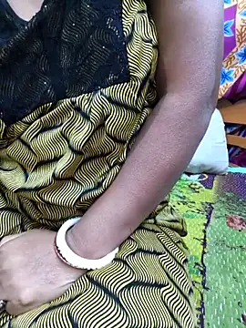 Snapshot of Desi_Lilly01 chatting on December 23, 2025, 5:49 am Desi Lilly01 online show from December 23, 2025, 5:49 am