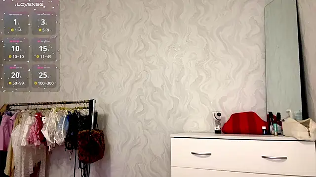 Snapshot of LindyEckland chatting on October 17, 2025, 12:19 pm LindyEckland online show from October 17, 2025, 12:19 pm