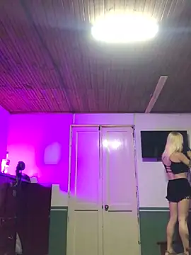 Snapshot of alexawinterrr chatting on November 5, 2025, 10:43 pm alexawinterrr online show from November 5, 2025, 10:43 pm