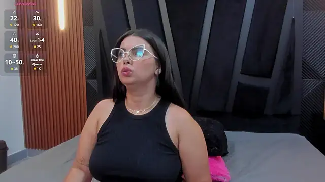 Valka Ross online show from December 17, 2025, 11:33 pm