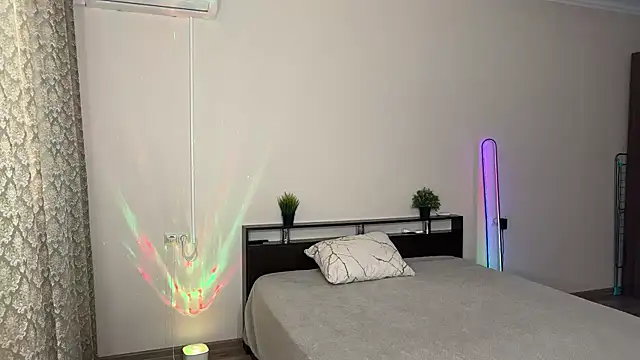 LizaBelle  online show from October 17, 2025, 1:14 pm