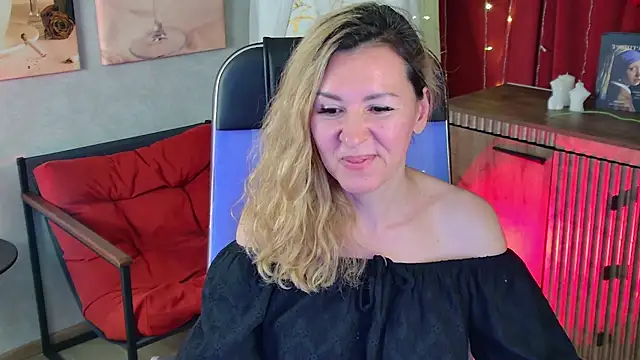 DonnaSmitth online show from May 19, 2026, 1:56 am
