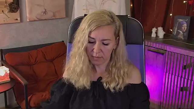 Snapshot of DonnaSmitth chatting on June 16, 2026, 6:43 pm DonnaSmitth online show from June 16, 2026, 6:43 pm