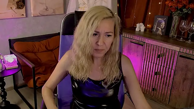 Snapshot of DonnaSmitth chatting on June 23, 2026, 7:01 pm DonnaSmitth online show from June 23, 2026, 7:01 pm