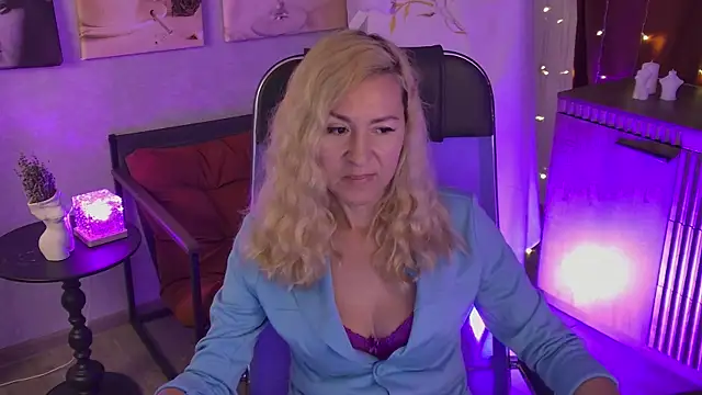 Snapshot of DonnaSmitth chatting on July 14, 2026, 11:10 pm DonnaSmitth online show from July 14, 2026, 11:10 pm