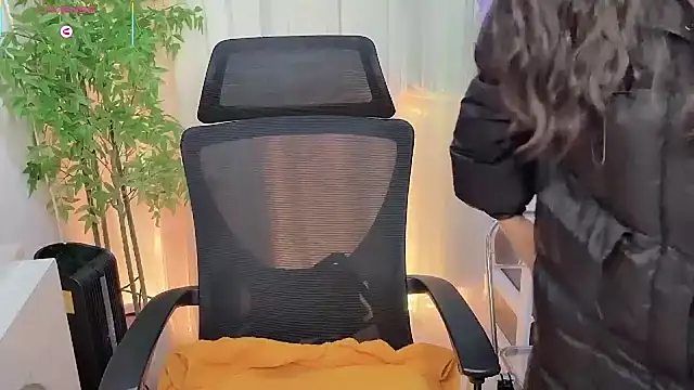 NEWONETO online show from February 9, 2026, 12:20 pm