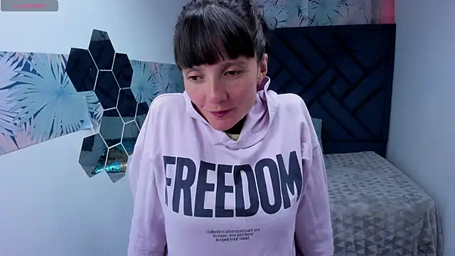 Valery More   online show from April 13, 2026, 1:38 pm