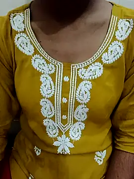 Snapshot of Meenu_rani6 chatting on October 17, 2025, 7:11 am Meenu rani6 online show from October 17, 2025, 7:11 am