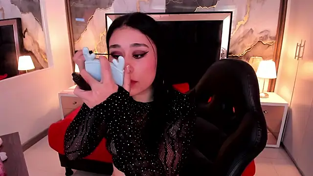 SusanVilla online show from December 2, 2025, 8:04 pm