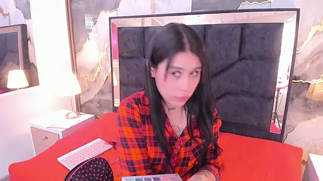 SusanVilla online show from February 17, 2026, 7:53 pm