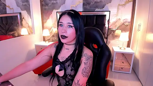 SusanVilla online show from May 25, 2026, 7:53 pm