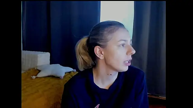 Snapshot of AnaLure chatting on October 3, 2025, 6:54 am AnaLure online show from October 3, 2025, 6:54 am