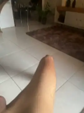 Snapshot of MCLZK chatting on February 4, 2026, 8:25 pm MCLZK online show from February 4, 2026, 8:25 pm