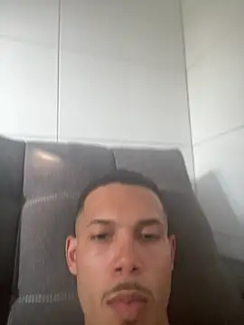 Snapshot of MCLZK chatting on February 25, 2026, 7:45 pm MCLZK online show from February 25, 2026, 7:45 pm