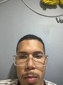 Snapshot of MCLZK chatting on March 3, 2026, 10:26 pm MCLZK online show from March 3, 2026, 10:26 pm