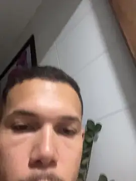 Snapshot of MCLZK chatting on April 4, 2026, 8:39 pm MCLZK online show from April 4, 2026, 8:39 pm