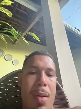 Snapshot of MCLZK chatting on April 6, 2026, 8:32 pm MCLZK online show from April 6, 2026, 8:32 pm