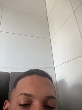 Snapshot of MCLZK chatting on April 13, 2026, 5:40 pm MCLZK online show from April 13, 2026, 5:40 pm