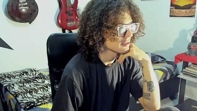 Snapshot of MikaelRizzzo chatting on October 27, 2025, 11:52 pm MikaelRizzzo online show from October 27, 2025, 11:52 pm